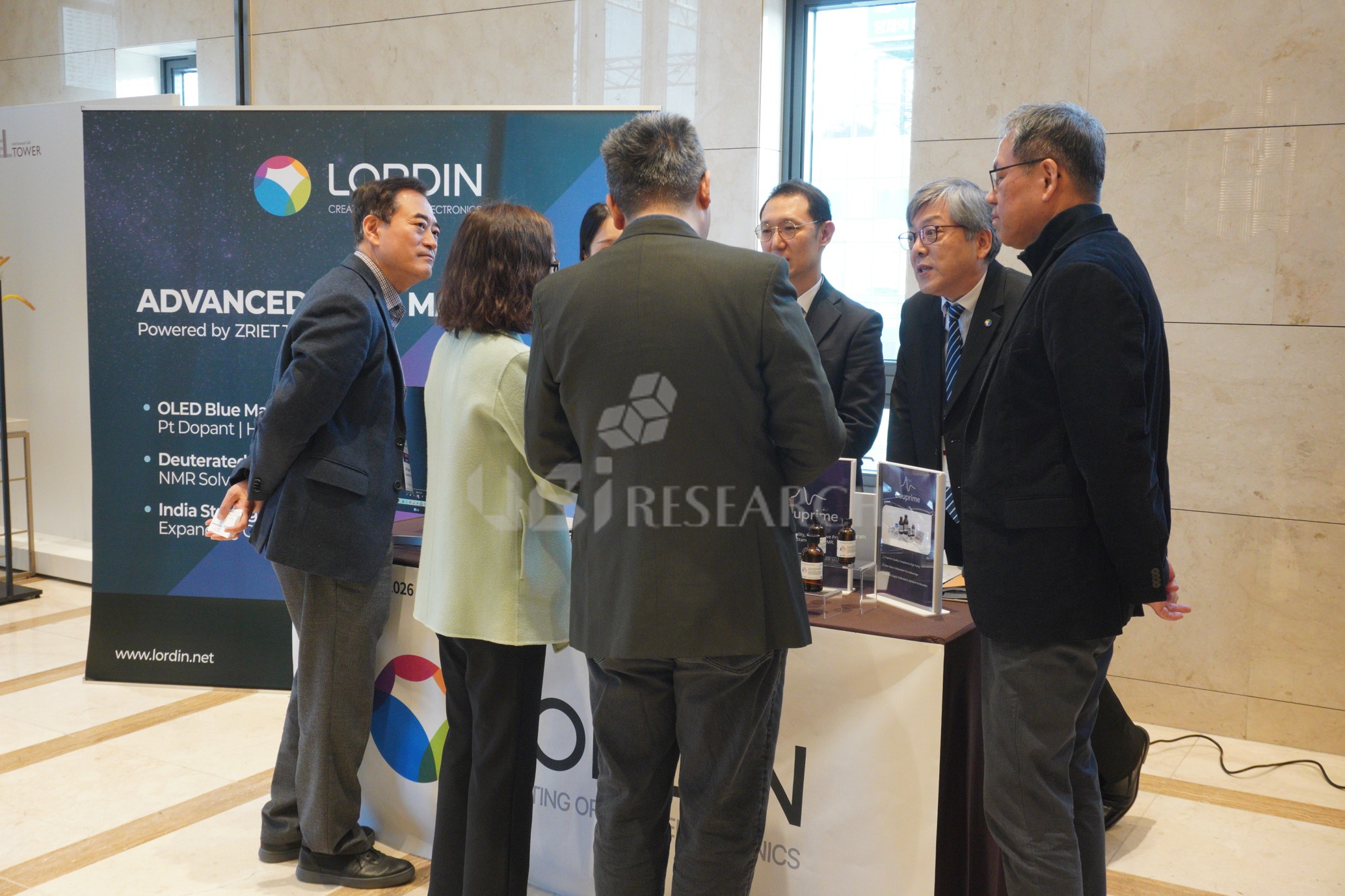 ブルー発光素材およびPtドーパントなど次世代高効率OLED素材を展示中のLORDINブース