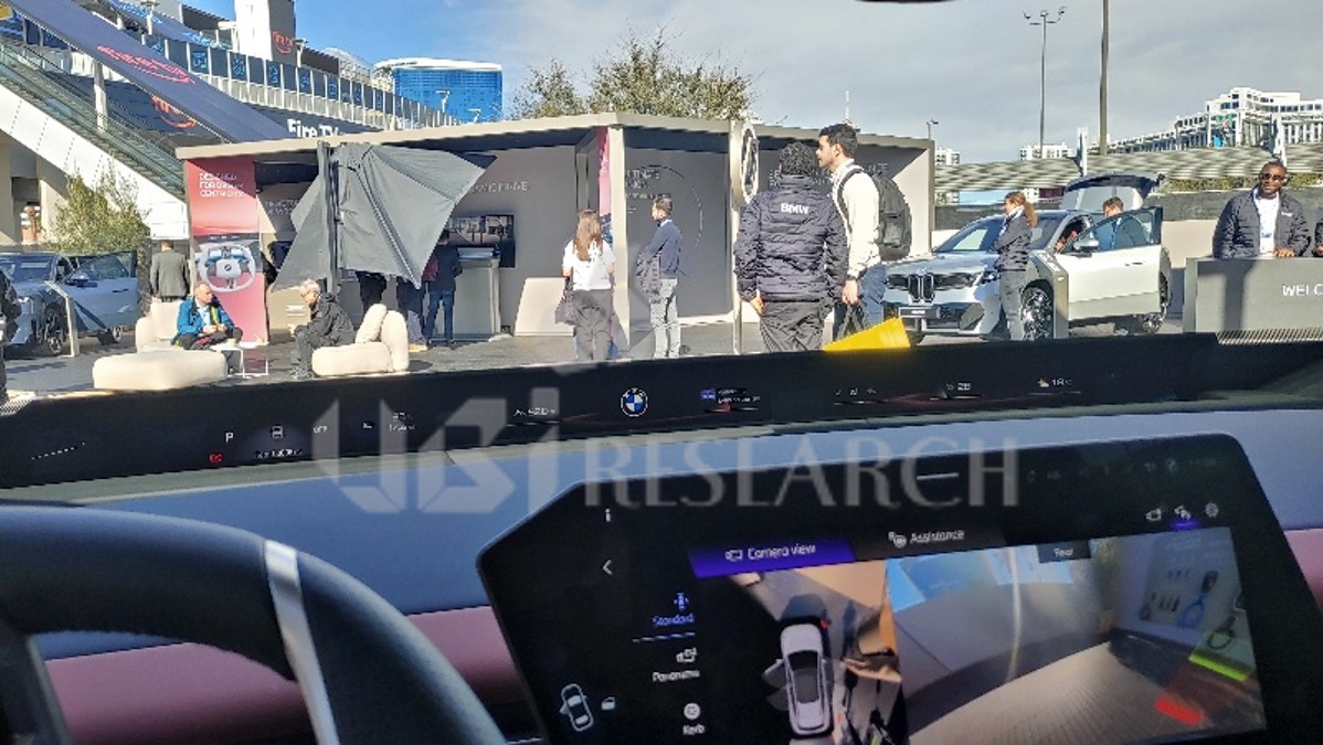 CES 2026に展示されたBMW iX3モデルに適用されたパノラミックビジョン(Panoramic Vision) PHUD技術