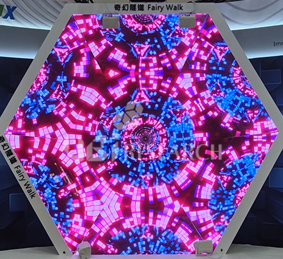 Touch Taiwan 2026で公開されたInnoluxの没入型インタラクティブアートディスプレイ「Fairy Walk Micro-LED Display」